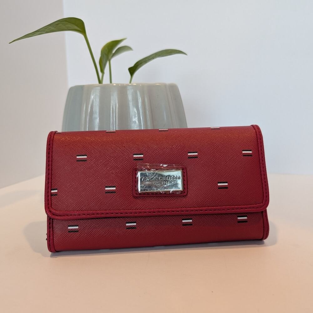 Tommy Hilfiger Wallet - Like New!